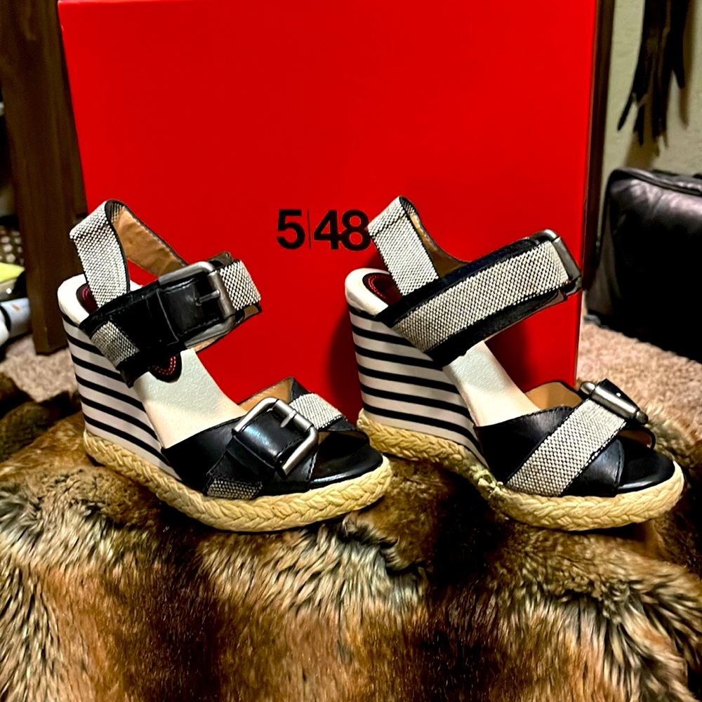 💥NWT 5/48, Size 6.5, Black and White Wedges.